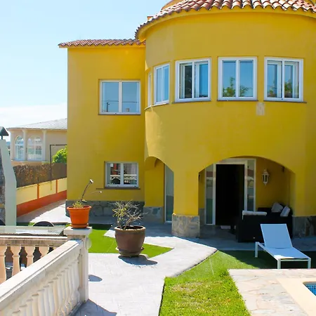 Villa House With Pool And Sea Views