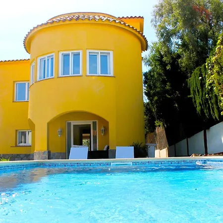 Villa House With Pool And Sea Views